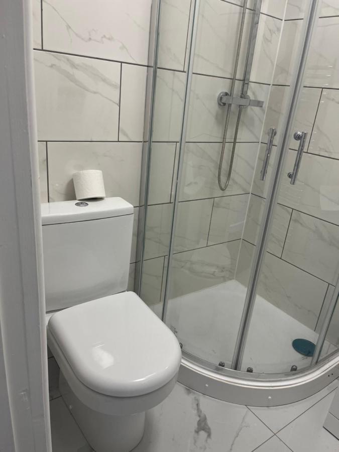 وينزبيري Self Contained Room, En-Suite With Separate Lockable Front Door, Located In An Exclusive Area المظهر الخارجي الصورة